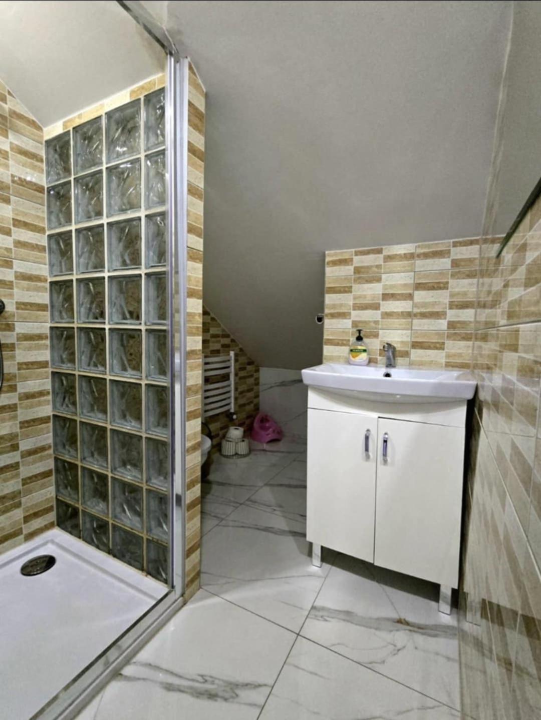 Kristel Zator Apartment Podolsze